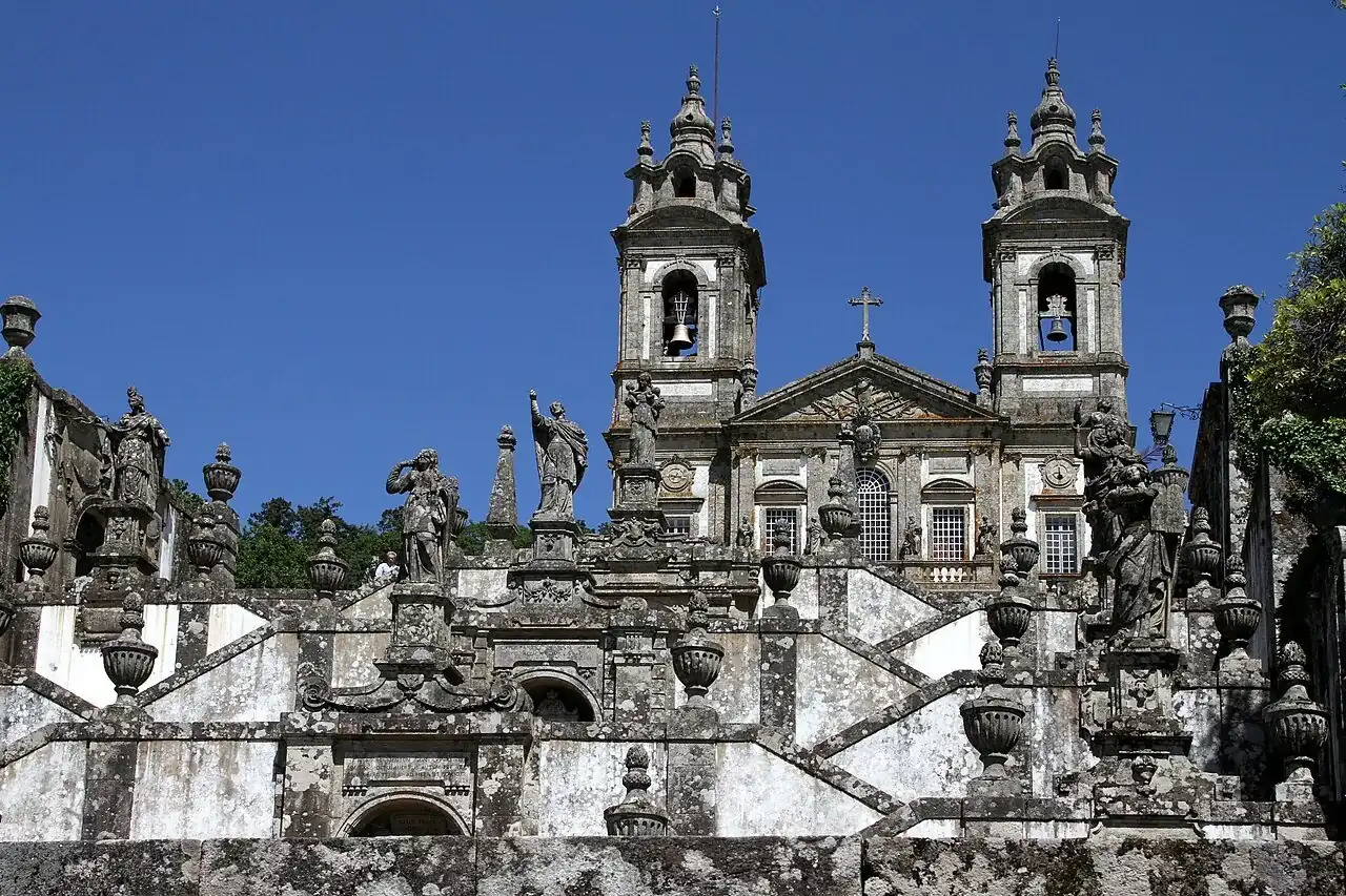 The zigzag Escadório dos Cinco Sentidos at Bom Jesus do Monte, Braga