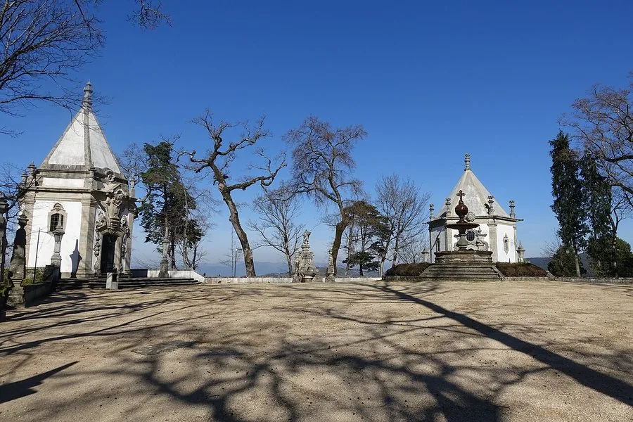 The Terreiro dos Evangelistas and its two round chapels